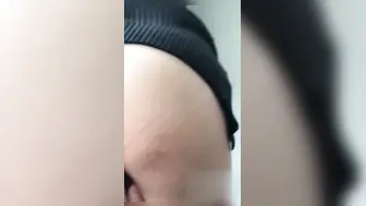 性感少妇楼梯偷情 桃红内衣成套穿起 极品人妻与情人在楼梯偷情 口交吞精无套操逼