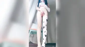 福利姬 奶瓶酱 双马尾萝莉 嫩逼白虎喷尿