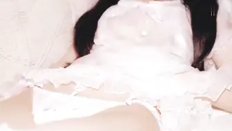 福利姬 懒懒睡不醒 先吃饭还是先吃我？白丝自慰掰穴诱惑