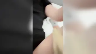 【姐弟乱伦-强上会喷水的亲姐姐】给姐姐舔脚舔穴内射，对白刺激