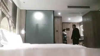 【全国探花】年后回归约了个大奶少妇，骑乘后入大力猛操非常诱人